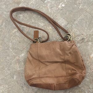 Chic Tan Leather Shoulder Bag